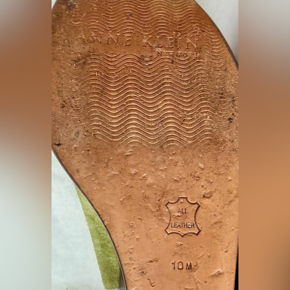 Vintage Anne Klein NY Suede Size 10 Olive Green Studded Wedge High Heel Sandals - Picture 13 of 15